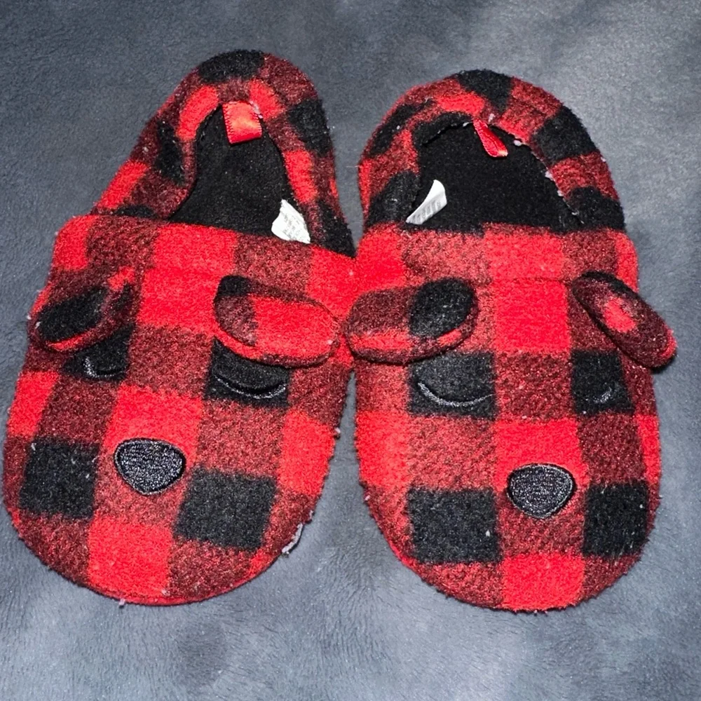Old Navy toddler red black bear slippers